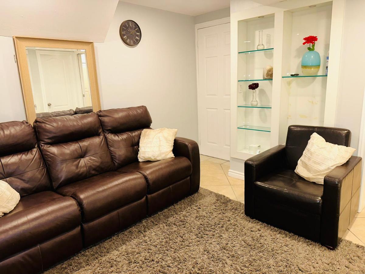 Deluxe Double Room- Hazel Stays Mississauga Exterior photo